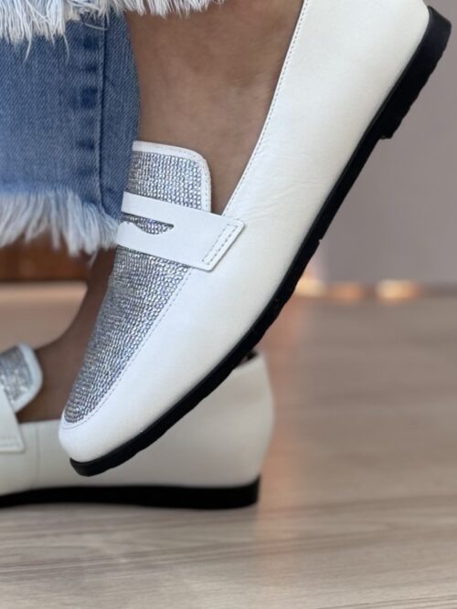 LOAFER WHITE AND BLACK
